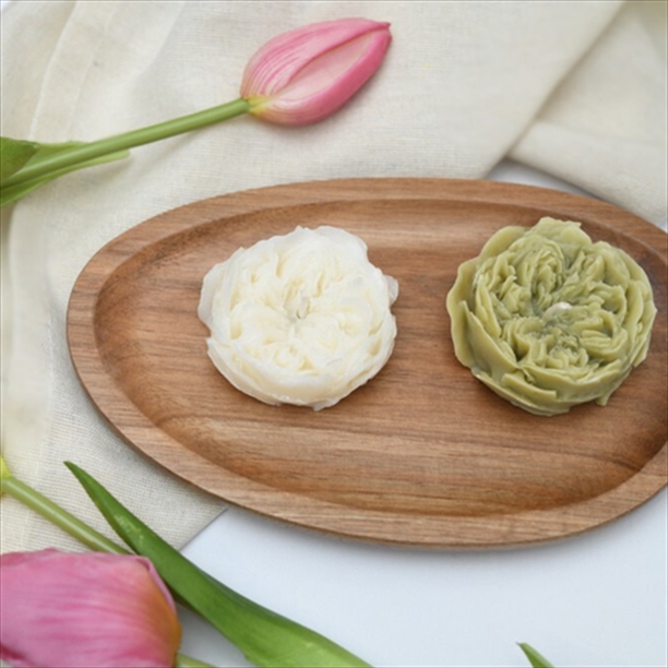 CANDECFLWRSFLWR.jpg SMALL FLOWER CANDLE - Image 1