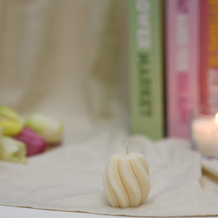 CANDECSCUSMLSWRL.jpg SMALL SWIRL CANDLE - Image 1
